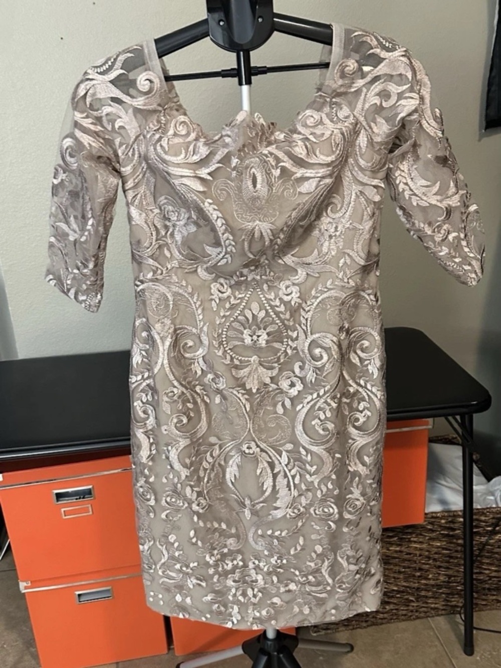 JJ’s House Taupe Lace Appliqué Cocktail Dress Size 12 NWT Special Occasion - Picture 2 of 5